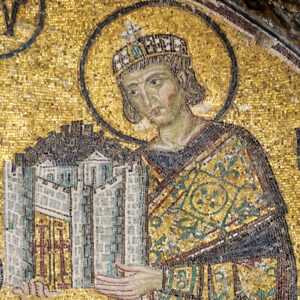 Împăratul Constantin I prezentând Fecioarei Maria un model al Constantinopolului; detaliu al unui mozaic de la intrarea de sud-vest a vechii bazilici Sfânta Sofia (Hagia Sophia) din Constantinopol, azi Istanbul, Turcia.
